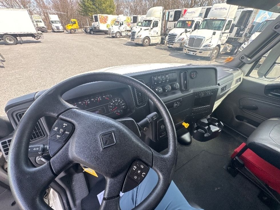 Medium Duty Box Truck-Light and Medium Duty Trucks-International-2020-MV607-Belcamp-MD-261,614\n\t\tmiles-$ 24,750 - Image 17
