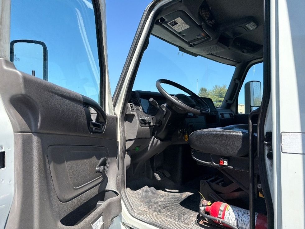 Medium Duty Box Truck-Light and Medium Duty Trucks-International-2020-MV607-Belcamp-MD-314,024\n\t\tmiles-$ 21,750 - Image 16