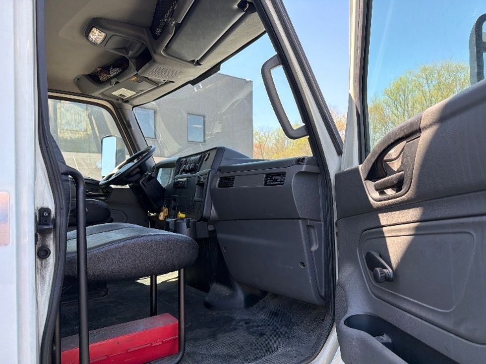 Medium Duty Box Truck-Light and Medium Duty Trucks-International-2020-MV607-Belcamp-MD-314,024\n\t\tmiles-$ 21,750 - Image 20