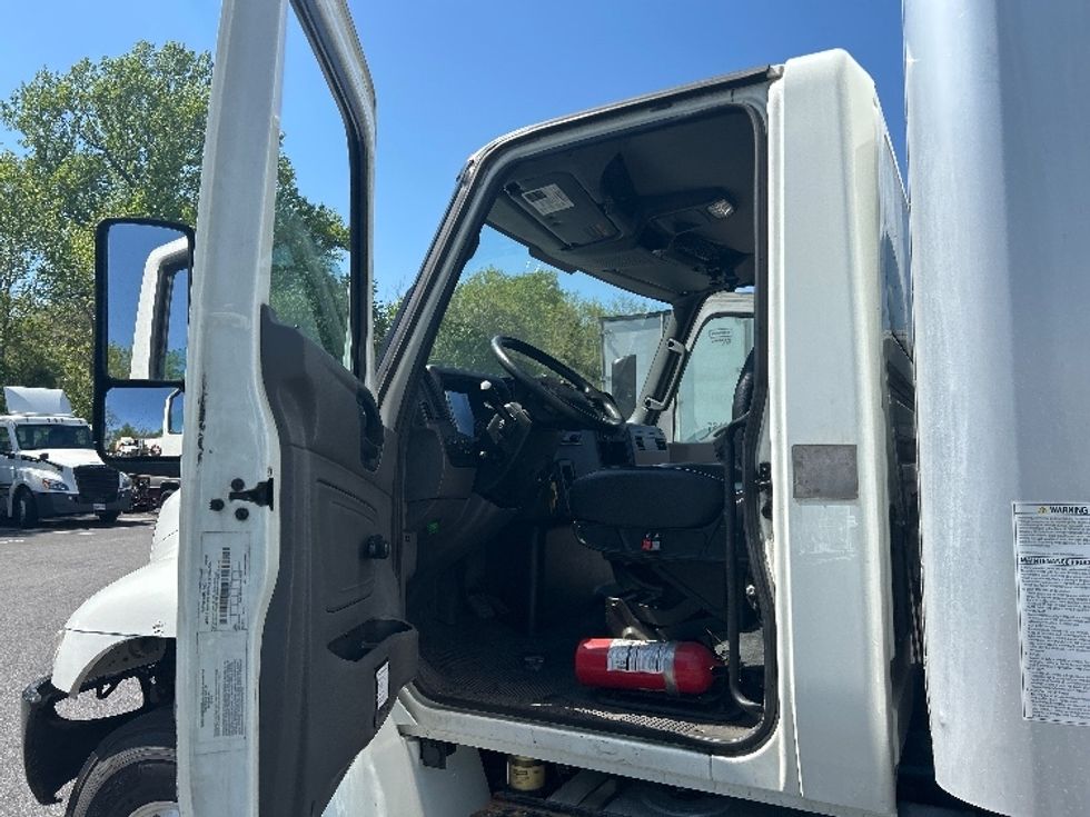 Medium Duty Box Truck-Light and Medium Duty Trucks-International-2020-MV607-Belcamp-MD-324,866\n\t\tmiles-$ 20,500 - Image 16