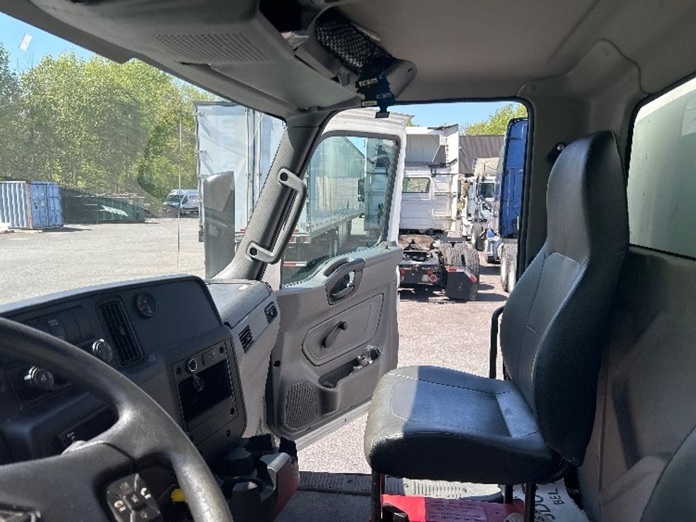Medium Duty Box Truck-Light and Medium Duty Trucks-International-2020-MV607-Belcamp-MD-324,866\n\t\tmiles-$ 20,500 - Image 19