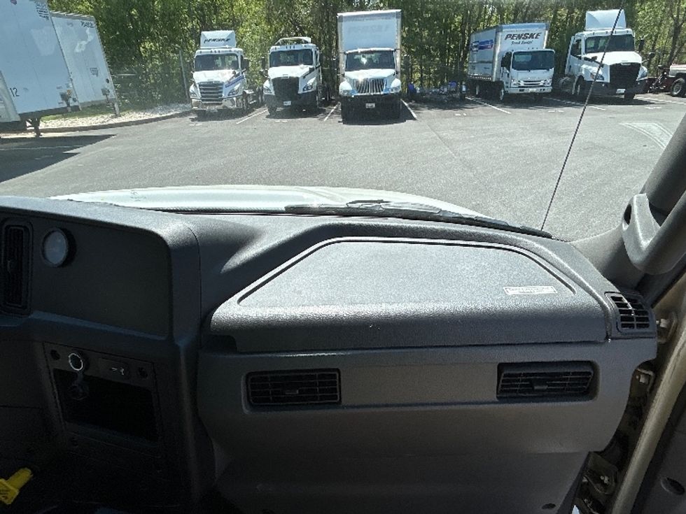 Medium Duty Box Truck-Light and Medium Duty Trucks-International-2020-MV607-Belcamp-MD-324,866\n\t\tmiles-$ 20,500 - Image 21