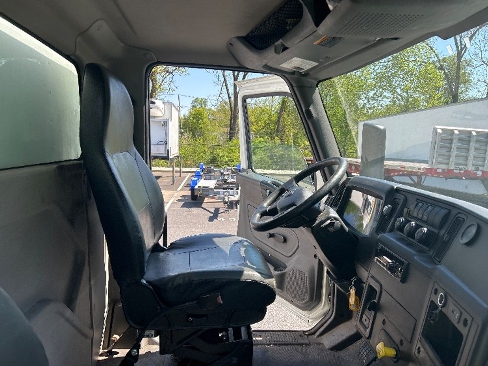 Medium Duty Box Truck-Light and Medium Duty Trucks-International-2020-MV607-Belcamp-MD-324,866\n\t\tmiles-$ 20,500 - Image 22
