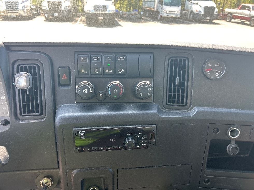 Medium Duty Box Truck-Light and Medium Duty Trucks-International-2020-MV607-Belcamp-MD-324,866\n\t\tmiles-$ 20,500 - Image 25