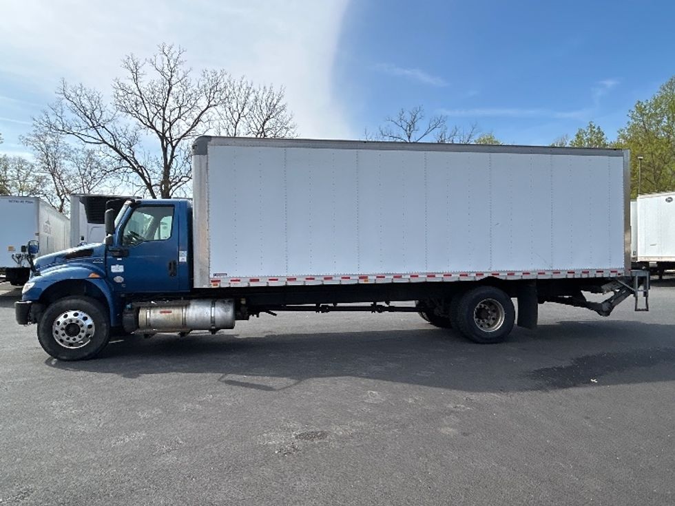 Medium Duty Box Truck-Light and Medium Duty Trucks-International-2020-MV607-Belcamp-MD-333,312\n\t\tmiles-$ 22,250 - Image 4
