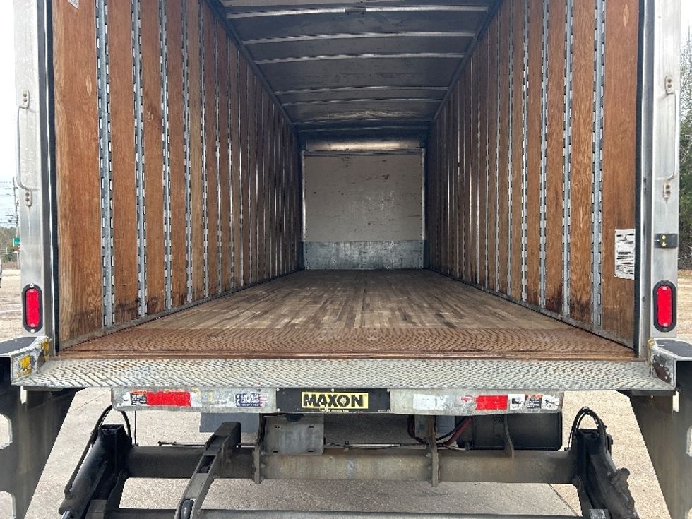 Medium Duty Box Truck-Light and Medium Duty Trucks-International-2020-MV607-Belden-MS-233,148\n\t\tmiles-$ 38,000 - Image 10