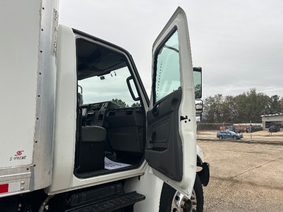 Medium Duty Box Truck-Light and Medium Duty Trucks-International-2020-MV607-Belden-MS-233,148\n\t\tmiles-$ 38,000 - Image 17