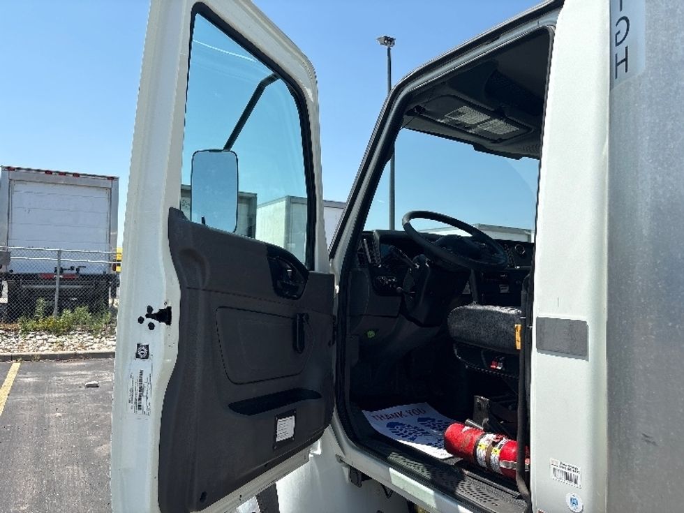 Medium Duty Box Truck-Light and Medium Duty Trucks-International-2020-MV607-Belleville-ON-261,853\n\t\tkm-$ 51,250 - Image 16