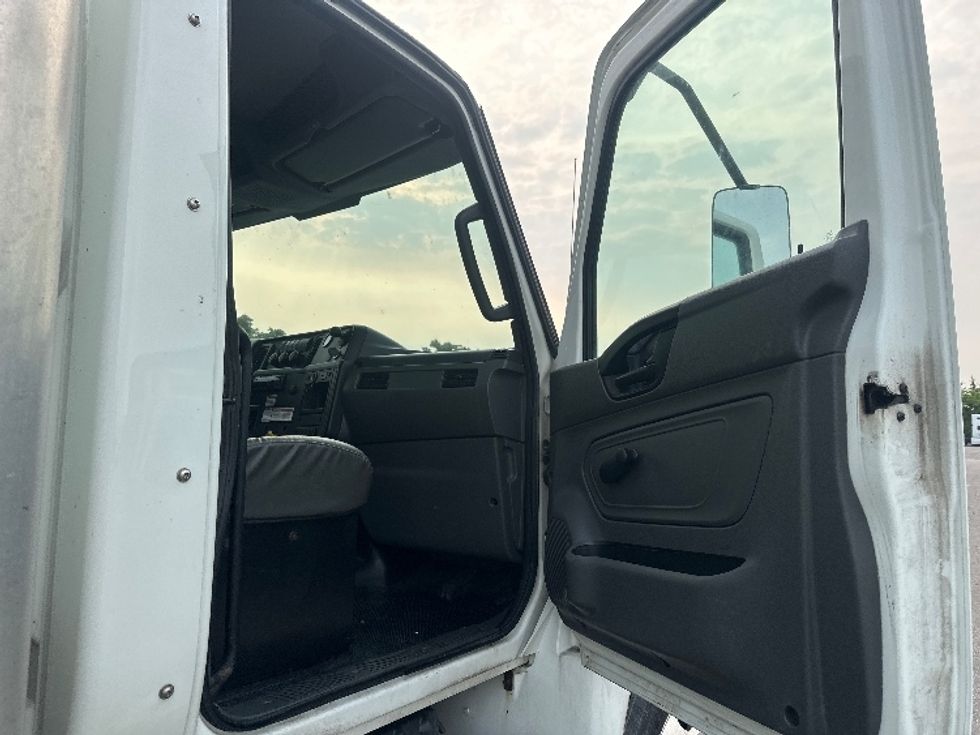 Medium Duty Box Truck-Light and Medium Duty Trucks-International-2020-MV607-Belleville-ON-261,853\n\t\tkm-$ 51,250 - Image 20