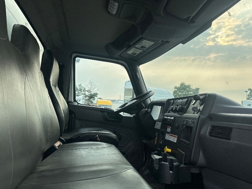 Medium Duty Box Truck-Light and Medium Duty Trucks-International-2020-MV607-Belleville-ON-261,853\n\t\tkm-$ 51,250 - Image 22