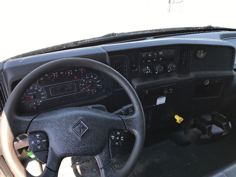 Medium Duty Box Truck-Light and Medium Duty Trucks-International-2020-MV607-Belleville-ON-298,093\n\t\tkm-$ 52,500 - Image 17