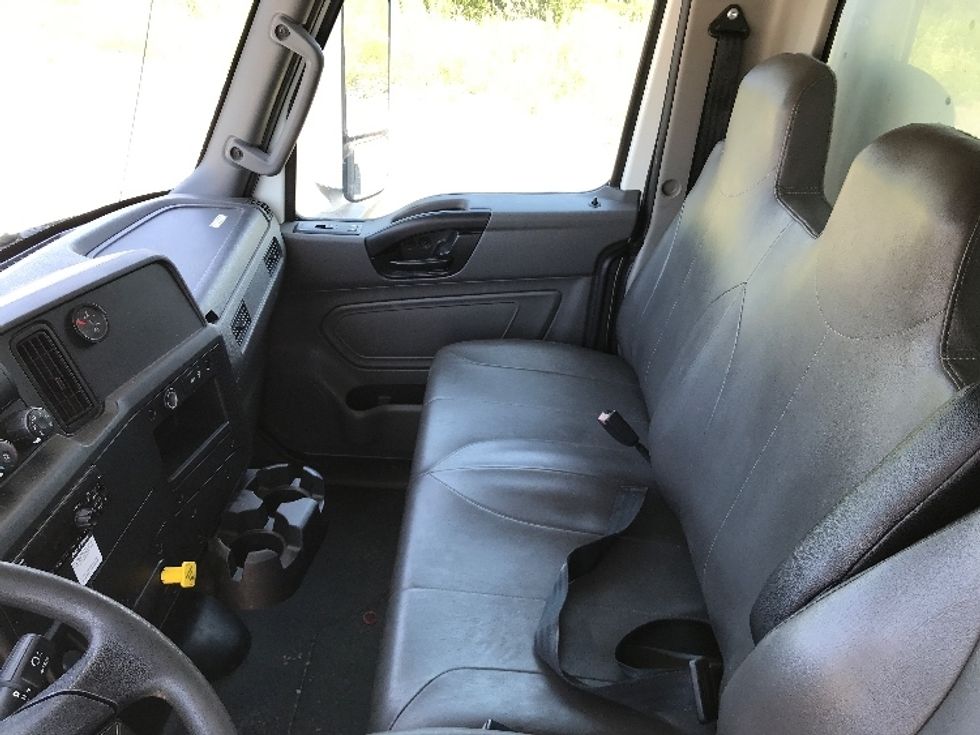 Medium Duty Box Truck-Light and Medium Duty Trucks-International-2020-MV607-Belleville-ON-298,093\n\t\tkm-$ 52,500 - Image 19