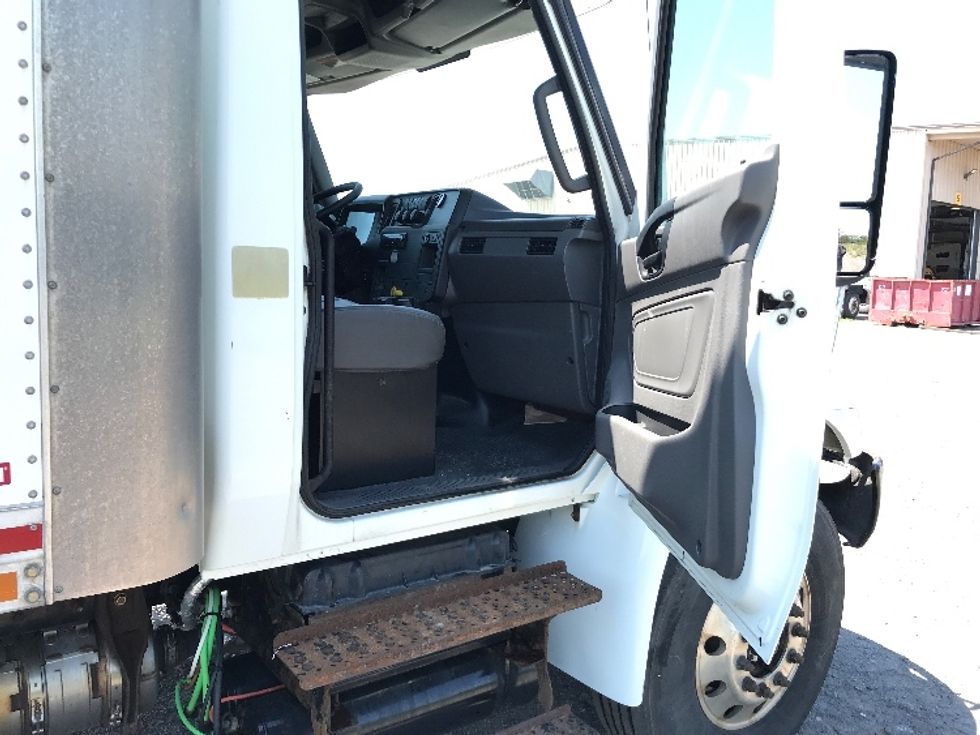Medium Duty Box Truck-Light and Medium Duty Trucks-International-2020-MV607-Belleville-ON-298,093\n\t\tkm-$ 52,500 - Image 20