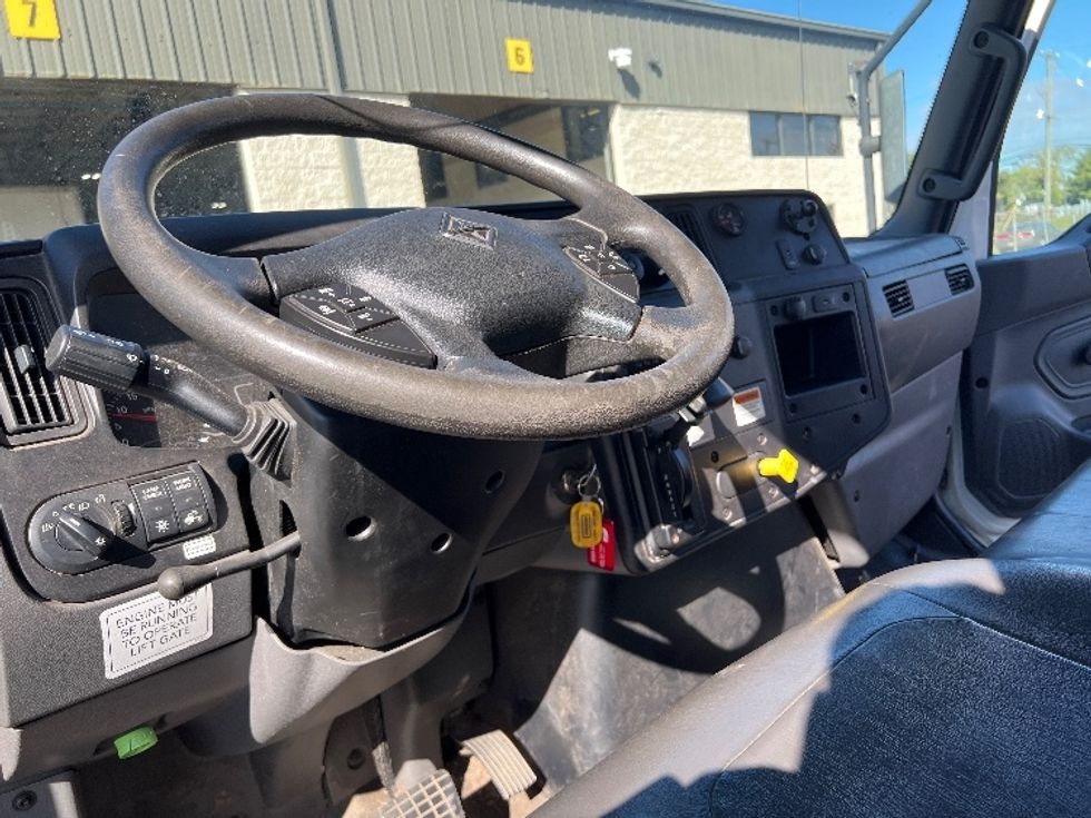 Medium Duty Box Truck-Light and Medium Duty Trucks-International-2020-MV607-Bensalem-PA-191,301\n\t\tmiles-$ 46,250 - Image 17