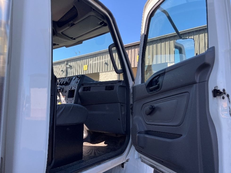 Medium Duty Box Truck-Light and Medium Duty Trucks-International-2020-MV607-Bensalem-PA-191,301\n\t\tmiles-$ 46,250 - Image 20