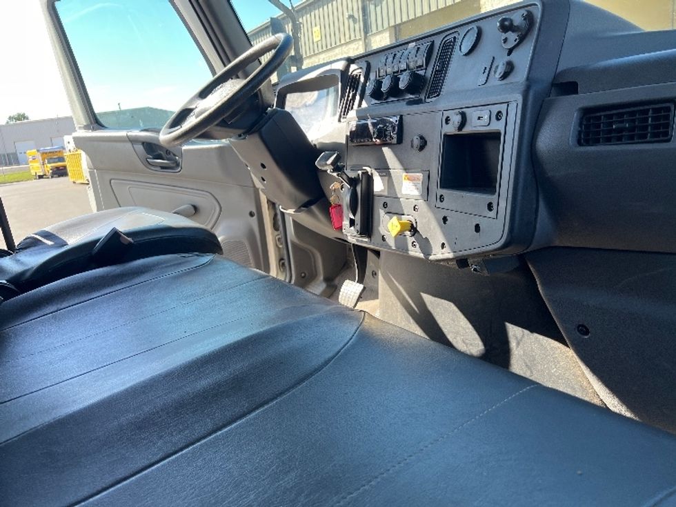 Medium Duty Box Truck-Light and Medium Duty Trucks-International-2020-MV607-Bensalem-PA-191,301\n\t\tmiles-$ 46,250 - Image 22