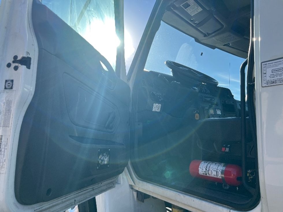 Medium Duty Box Truck-Light and Medium Duty Trucks-International-2020-MV607-Bensalem-PA-283,568\n\t\tmiles-$ 35,000 - Image 16