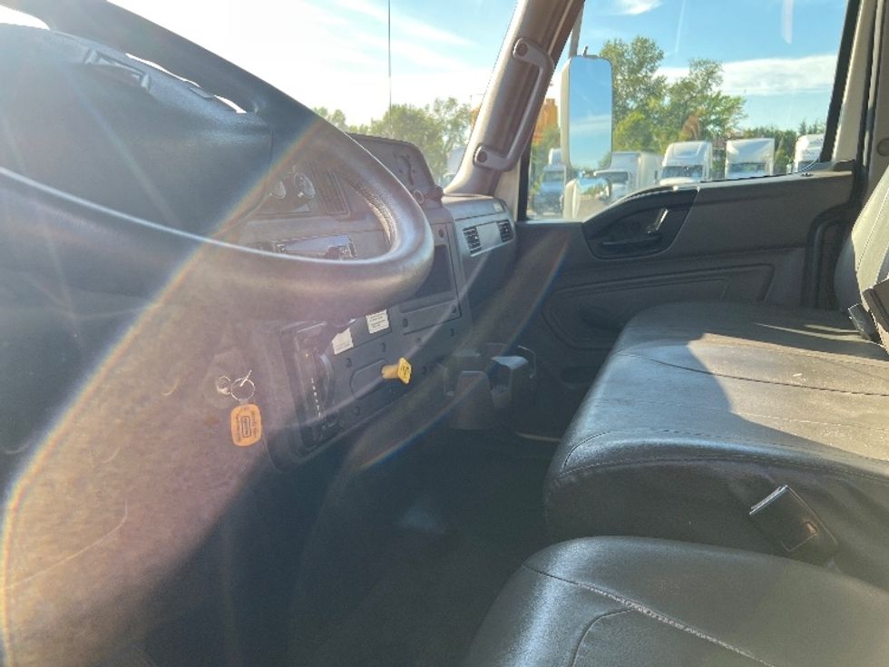 Medium Duty Box Truck-Light and Medium Duty Trucks-International-2020-MV607-Bensalem-PA-283,568\n\t\tmiles-$ 35,000 - Image 17