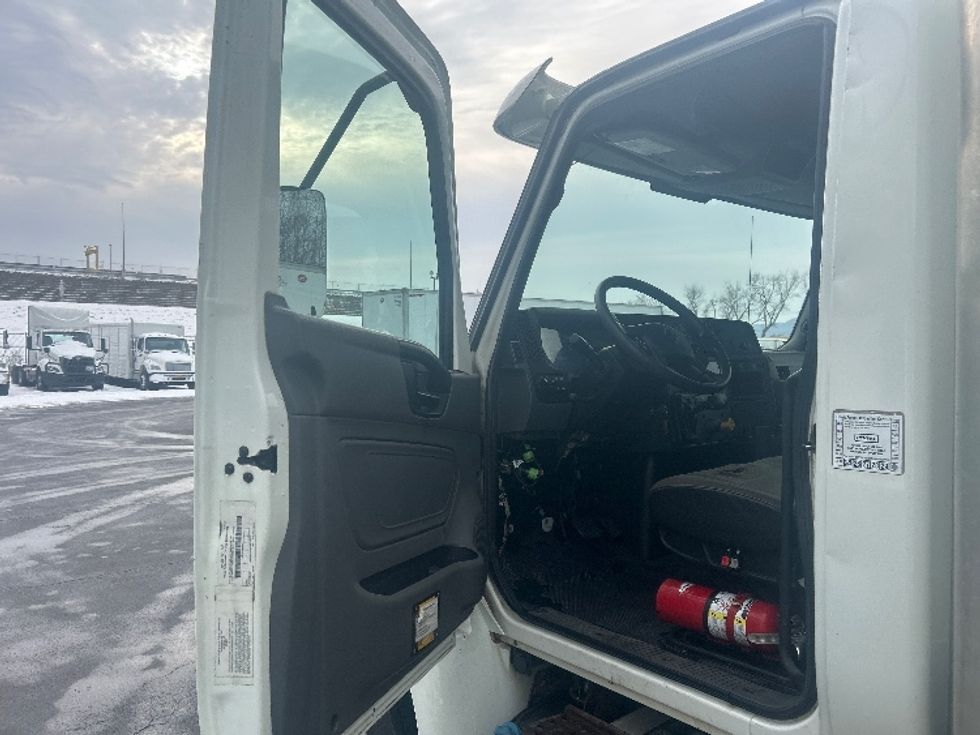 Medium Duty Box Truck-Light and Medium Duty Trucks-International-2020-MV607-Binghamton-NY-172,880\n\t\tmiles-$ 40,750 - Image 16