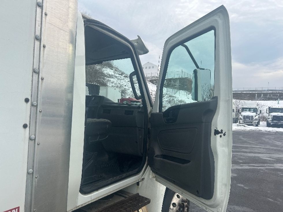 Medium Duty Box Truck-Light and Medium Duty Trucks-International-2020-MV607-Binghamton-NY-172,880\n\t\tmiles-$ 40,750 - Image 20