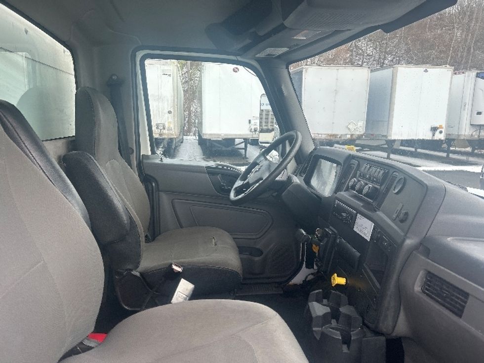 Medium Duty Box Truck-Light and Medium Duty Trucks-International-2020-MV607-Binghamton-NY-172,880\n\t\tmiles-$ 40,750 - Image 21