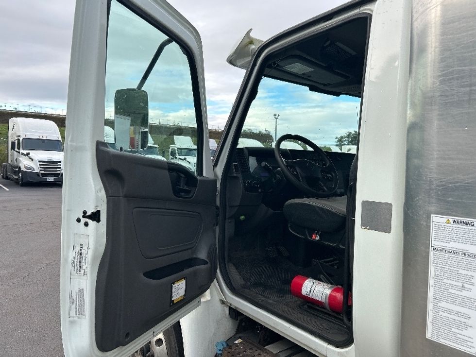 Medium Duty Box Truck-Light and Medium Duty Trucks-International-2020-MV607-Binghamton-NY-186,596\n\t\tmiles-$ 39,500 - Image 15