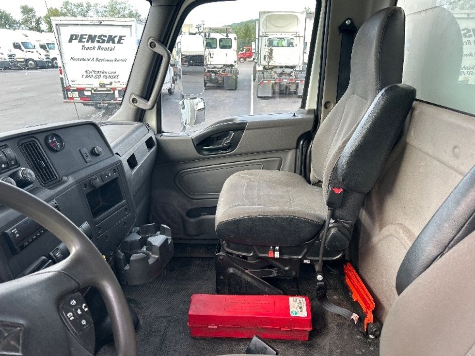 Medium Duty Box Truck-Light and Medium Duty Trucks-International-2020-MV607-Binghamton-NY-186,596\n\t\tmiles-$ 39,500 - Image 18