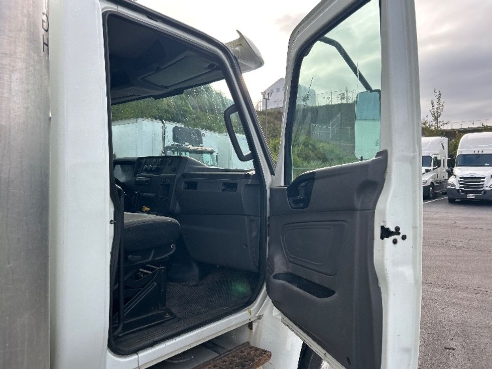 Medium Duty Box Truck-Light and Medium Duty Trucks-International-2020-MV607-Binghamton-NY-186,596\n\t\tmiles-$ 39,500 - Image 19