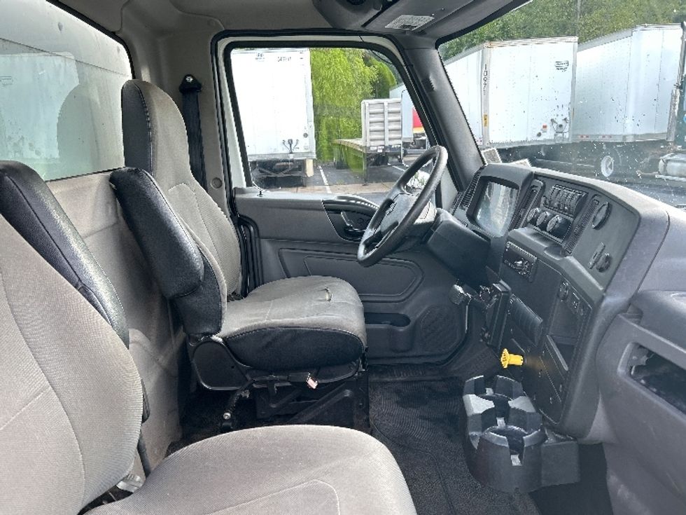 Medium Duty Box Truck-Light and Medium Duty Trucks-International-2020-MV607-Binghamton-NY-186,596\n\t\tmiles-$ 39,500 - Image 21
