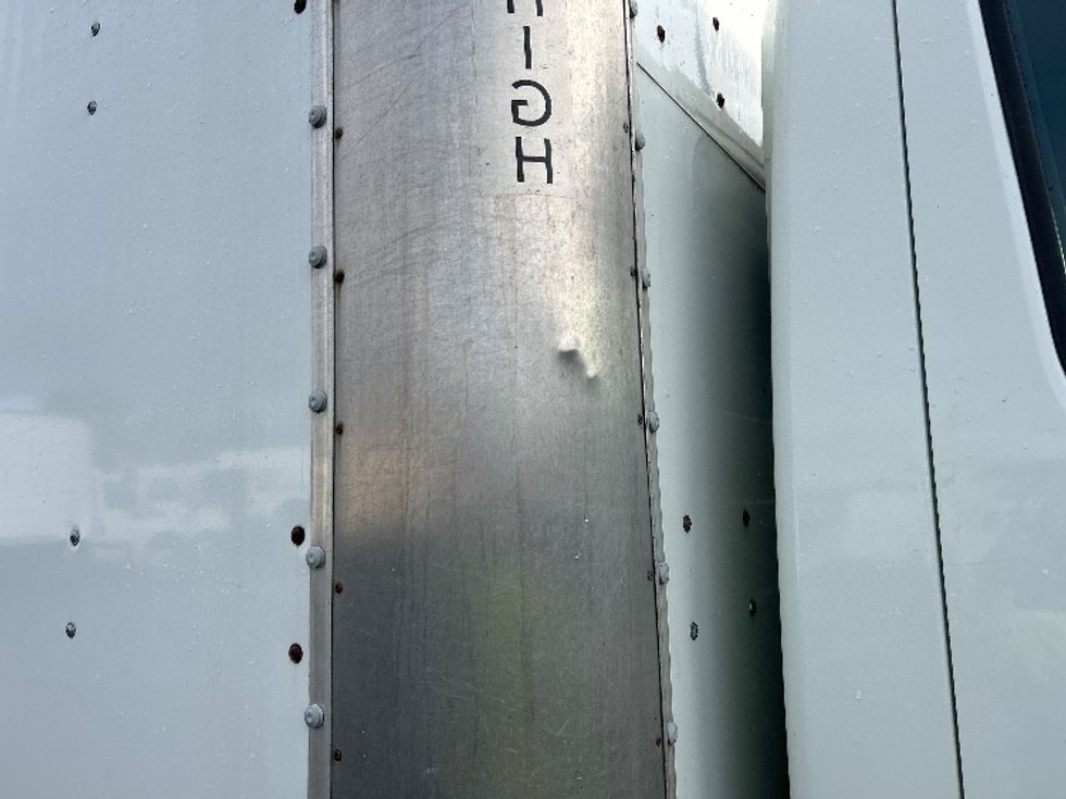 Medium Duty Box Truck-Light and Medium Duty Trucks-International-2020-MV607-Binghamton-NY-186,596\n\t\tmiles-$ 39,500 - Image 25