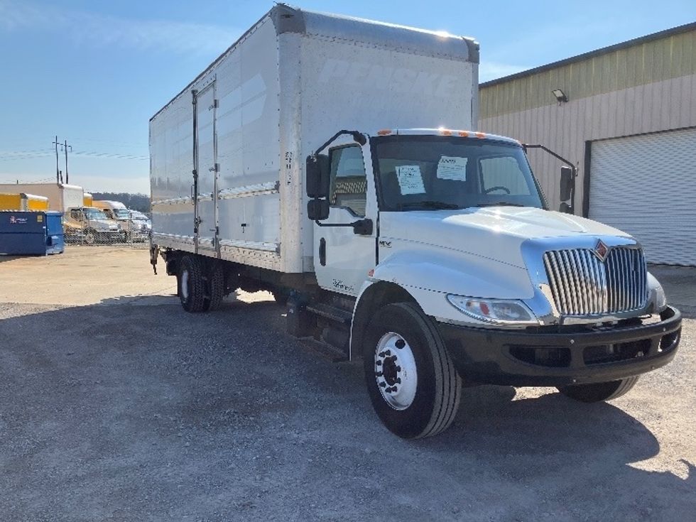 Medium Duty Box Truck-Light and Medium Duty Trucks-International-2020-MV607-Birmingham-AL-139,470\n\t\tmiles-$ 54,750 - Image 1