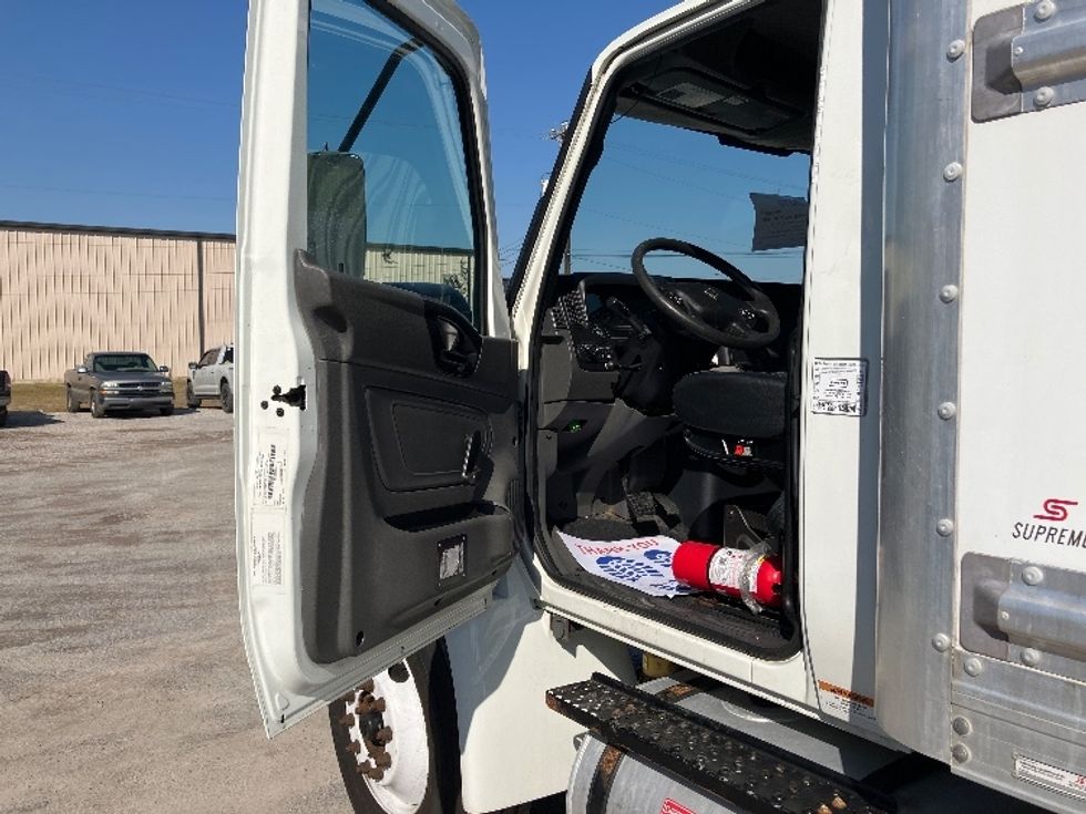 Medium Duty Box Truck-Light and Medium Duty Trucks-International-2020-MV607-Birmingham-AL-139,470\n\t\tmiles-$ 54,750 - Image 16