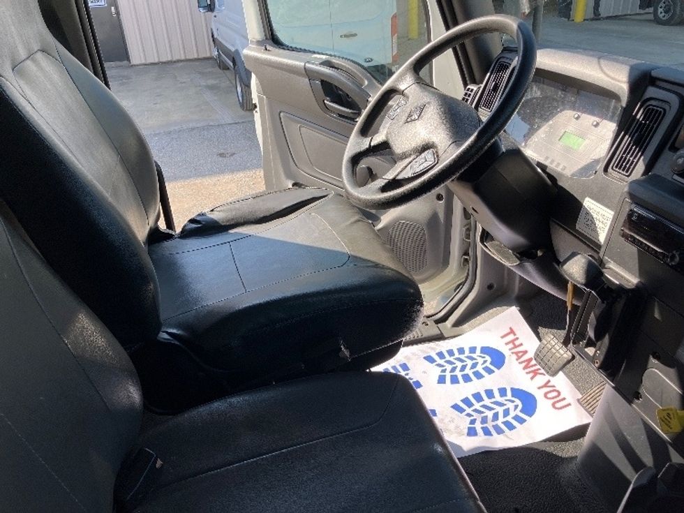 Medium Duty Box Truck-Light and Medium Duty Trucks-International-2020-MV607-Birmingham-AL-139,470\n\t\tmiles-$ 54,750 - Image 22