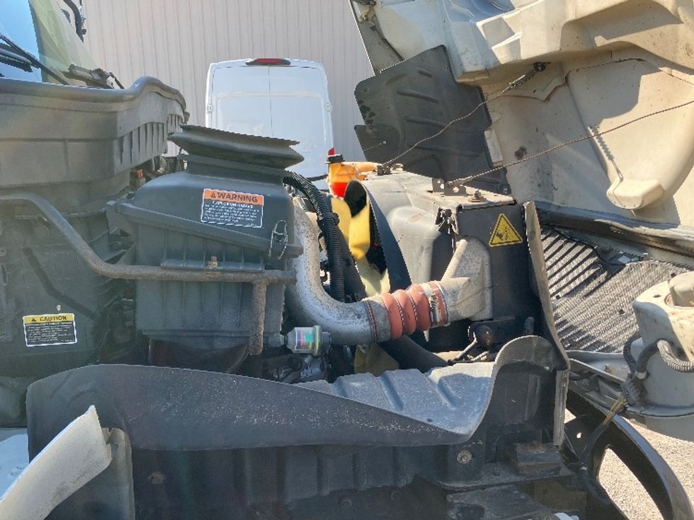 Medium Duty Box Truck-Light and Medium Duty Trucks-International-2020-MV607-Birmingham-AL-139,470\n\t\tmiles-$ 54,750 - Image 23