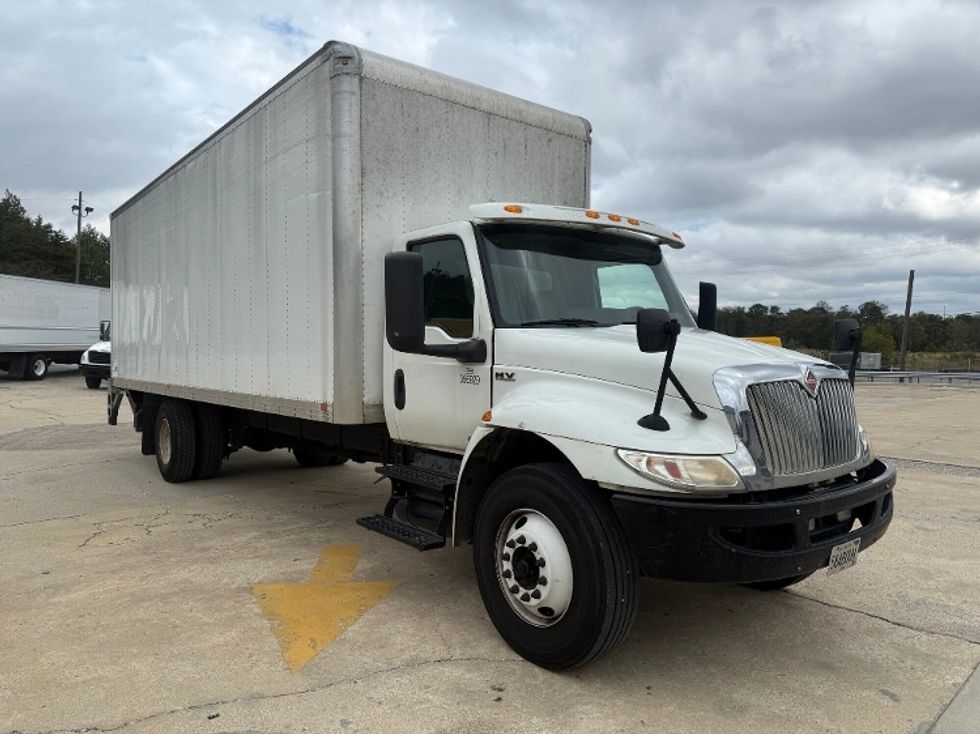 Medium Duty Box Truck-Light and Medium Duty Trucks-International-2020-MV607-Birmingham-AL-156,691\n\t\tmiles-$ 58,500 - Image 1