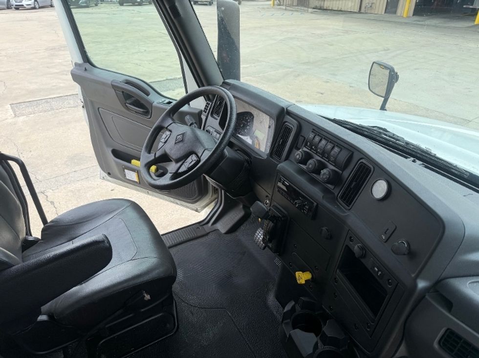 Medium Duty Box Truck-Light and Medium Duty Trucks-International-2020-MV607-Birmingham-AL-156,691\n\t\tmiles-$ 58,500 - Image 20