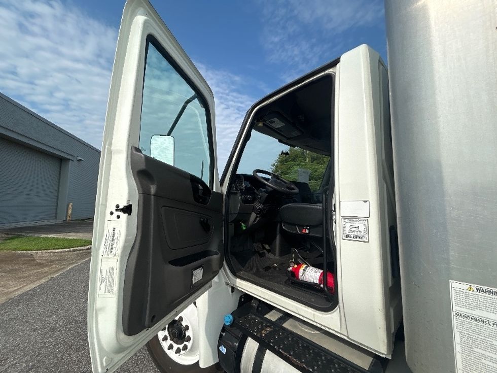 Medium Duty Box Truck-Light and Medium Duty Trucks-International-2020-MV607-Birmingham-AL-163,482\n\t\tmiles-$ 56,000 - Image 16