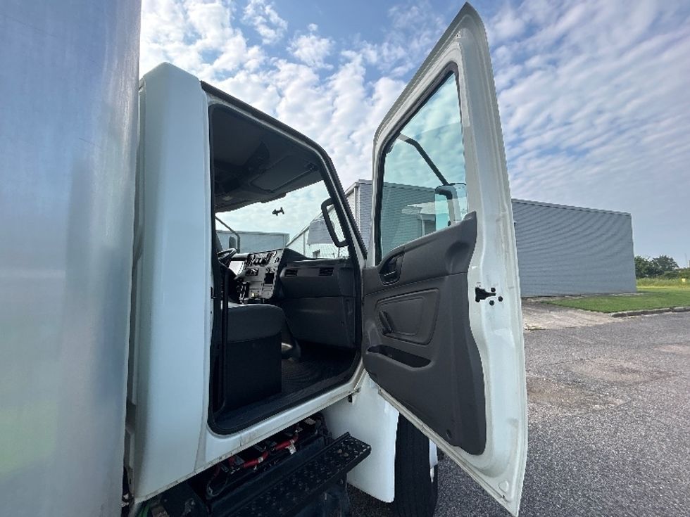 Medium Duty Box Truck-Light and Medium Duty Trucks-International-2020-MV607-Birmingham-AL-163,482\n\t\tmiles-$ 56,000 - Image 20