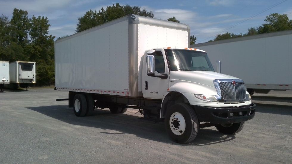 Medium Duty Box Truck-Light and Medium Duty Trucks-International-2020-MV607-Birmingham-AL-206,767\n\t\tmiles-$ 41,250 - Image 1