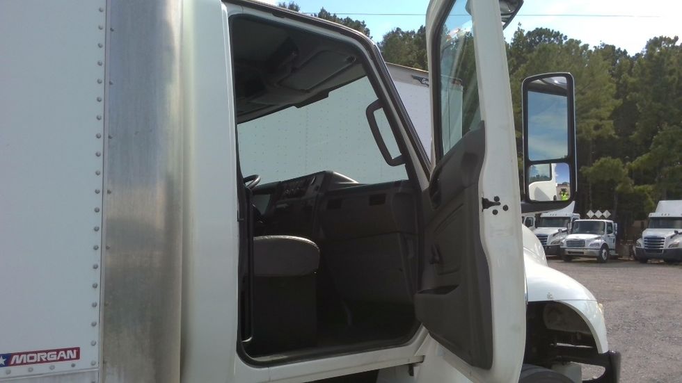 Medium Duty Box Truck-Light and Medium Duty Trucks-International-2020-MV607-Birmingham-AL-206,767\n\t\tmiles-$ 41,250 - Image 19