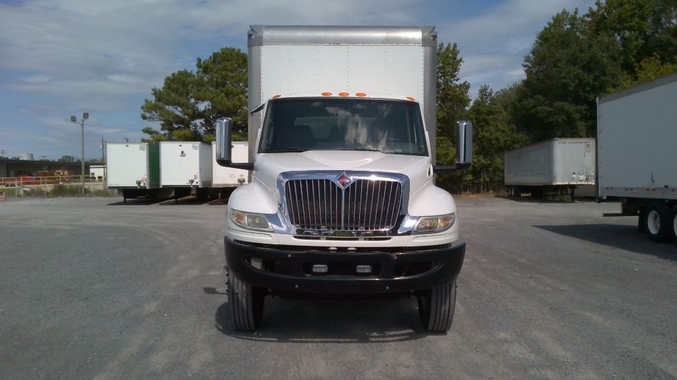 Medium Duty Box Truck-Light and Medium Duty Trucks-International-2020-MV607-Birmingham-AL-206,767\n\t\tmiles-$ 41,250 - Image 2