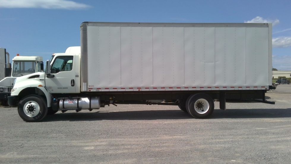 Medium Duty Box Truck-Light and Medium Duty Trucks-International-2020-MV607-Birmingham-AL-206,767\n\t\tmiles-$ 41,250 - Image 4