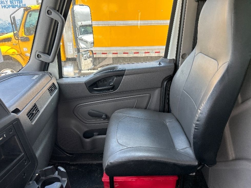 Medium Duty Box Truck-Light and Medium Duty Trucks-International-2020-MV607-Birmingham-AL-98,359\n\t\tmiles-$ 53,000 - Image 19