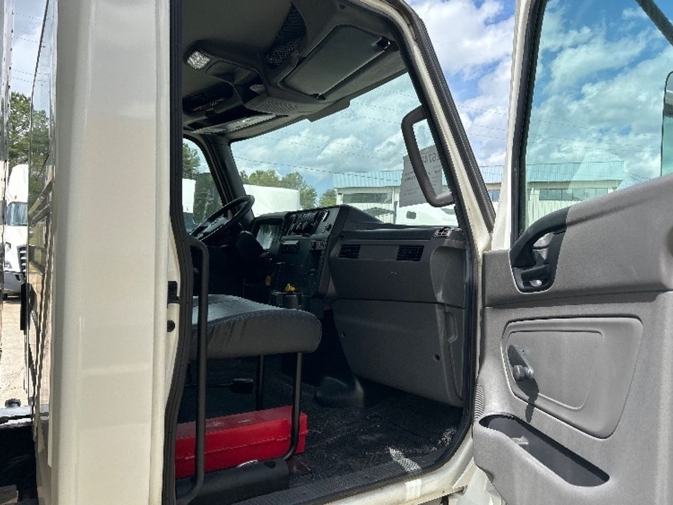 Medium Duty Box Truck-Light and Medium Duty Trucks-International-2020-MV607-Birmingham-AL-98,359\n\t\tmiles-$ 53,000 - Image 20