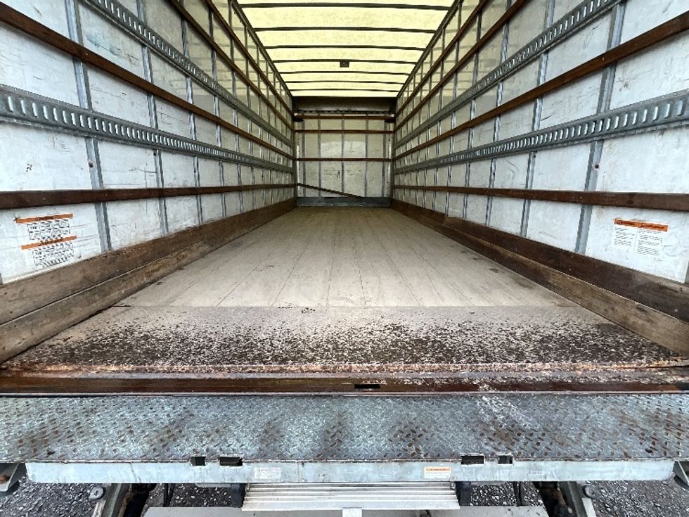 Medium Duty Box Truck-Light and Medium Duty Trucks-International-2020-MV607-Boucherville-PQ-242,395\n\t\tkm-$ 54,500 - Image 10