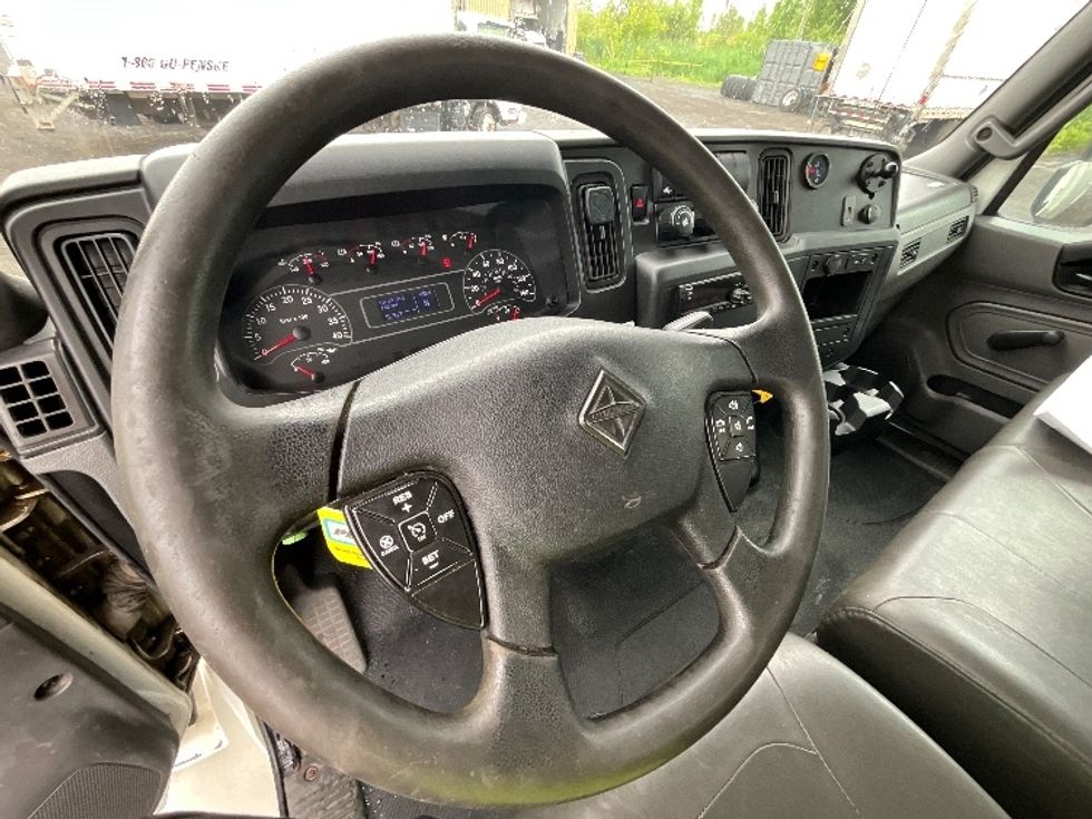 Medium Duty Box Truck-Light and Medium Duty Trucks-International-2020-MV607-Boucherville-PQ-242,395\n\t\tkm-$ 54,500 - Image 17