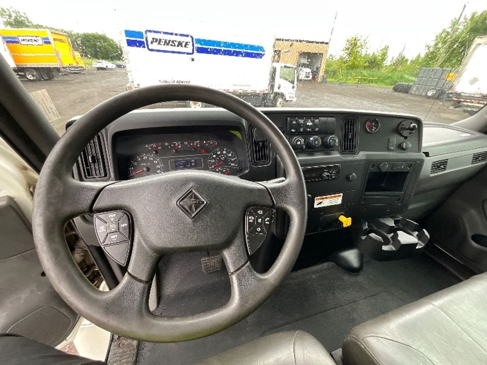 Medium Duty Box Truck-Light and Medium Duty Trucks-International-2020-MV607-Boucherville-PQ-242,395\n\t\tkm-$ 54,500 - Image 18