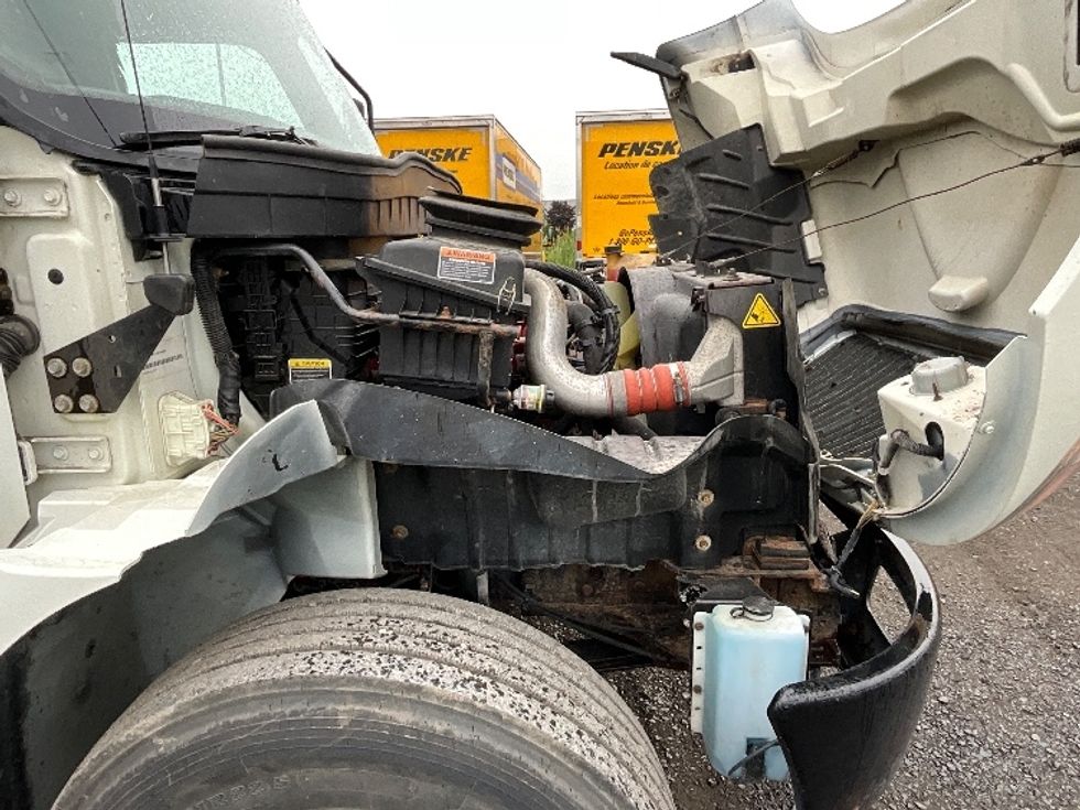Medium Duty Box Truck-Light and Medium Duty Trucks-International-2020-MV607-Boucherville-PQ-242,395\n\t\tkm-$ 54,500 - Image 23