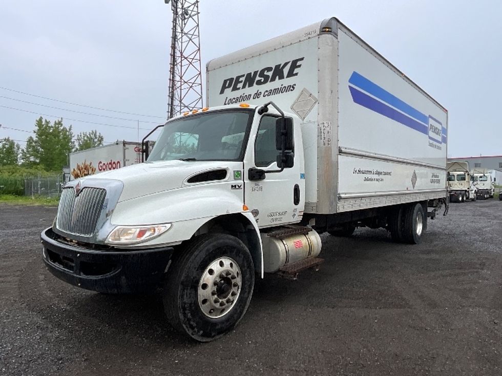 Medium Duty Box Truck-Light and Medium Duty Trucks-International-2020-MV607-Boucherville-PQ-242,395\n\t\tkm-$ 54,500 - Image 3