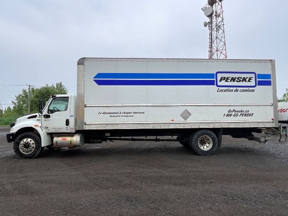 Medium Duty Box Truck-Light and Medium Duty Trucks-International-2020-MV607-Boucherville-PQ-242,395\n\t\tkm-$ 54,500 - Image 4